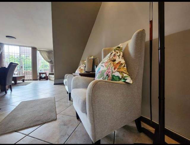 2 BEDROOM PROPERTY TO RENT IN BEDFORD GARDENS